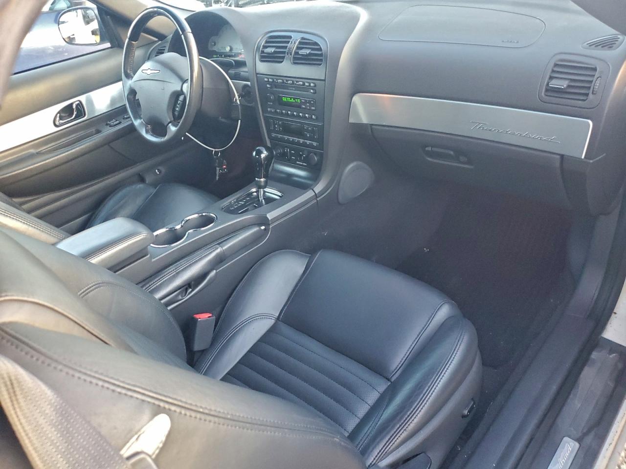 Ford Thunderbird Image 9