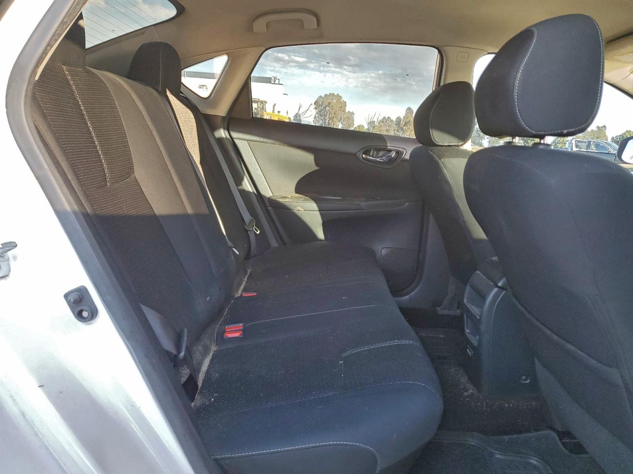 Nissan Sentra S Image 4