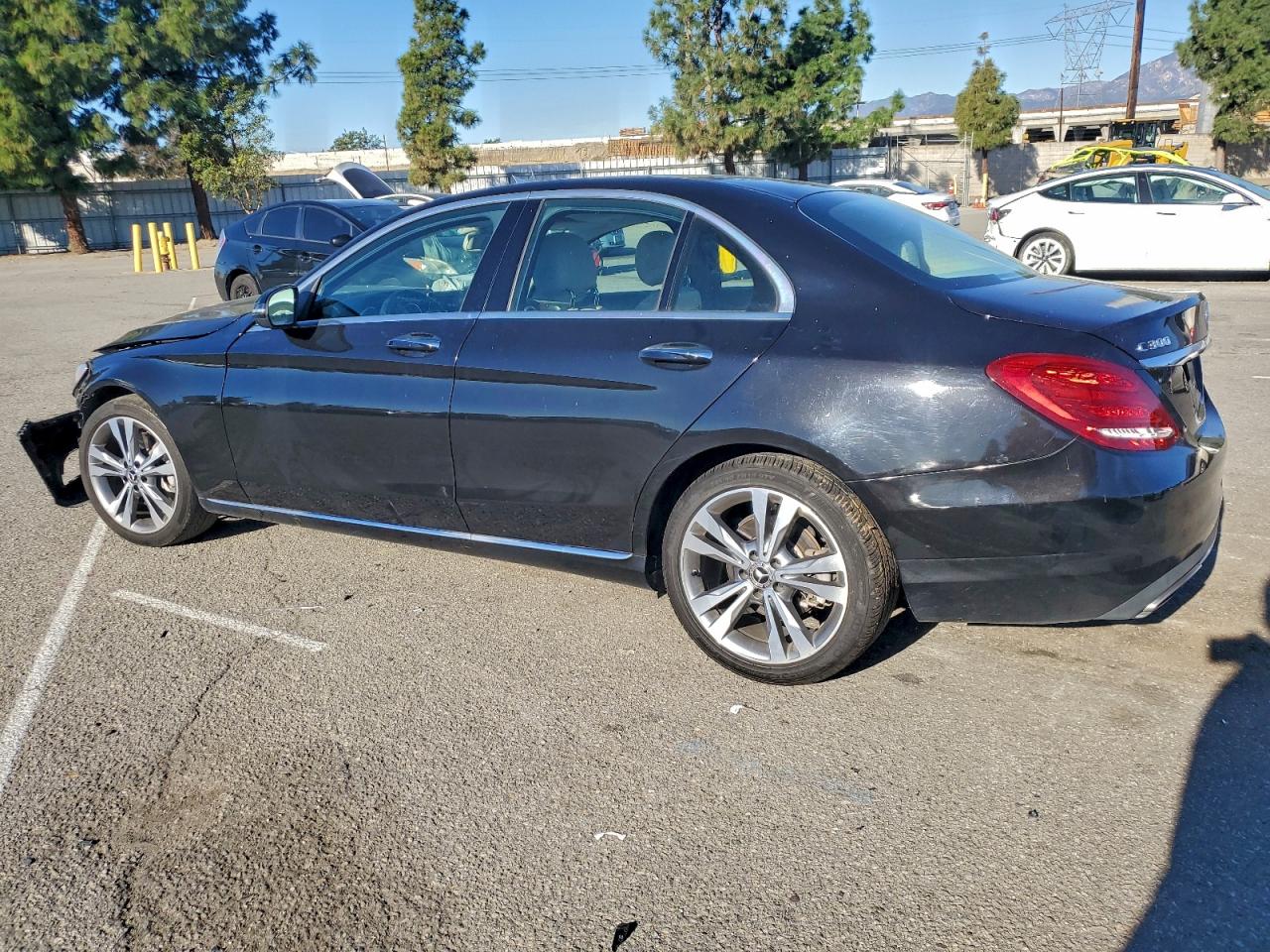 Mercedes-Benz C-Class 300 Image 2