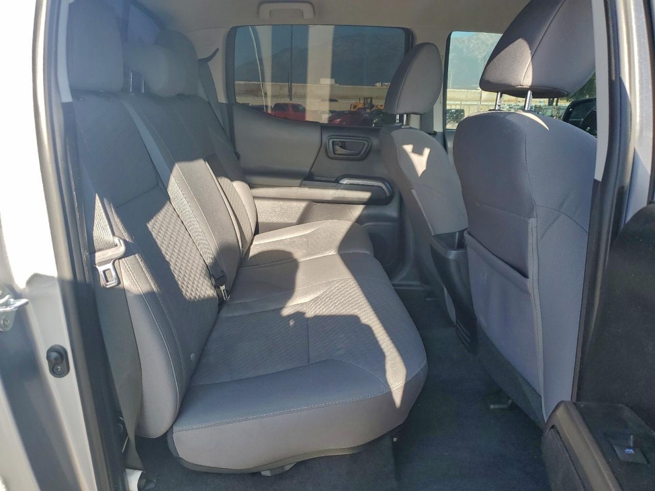 Toyota Tacoma Double Cab Image 10