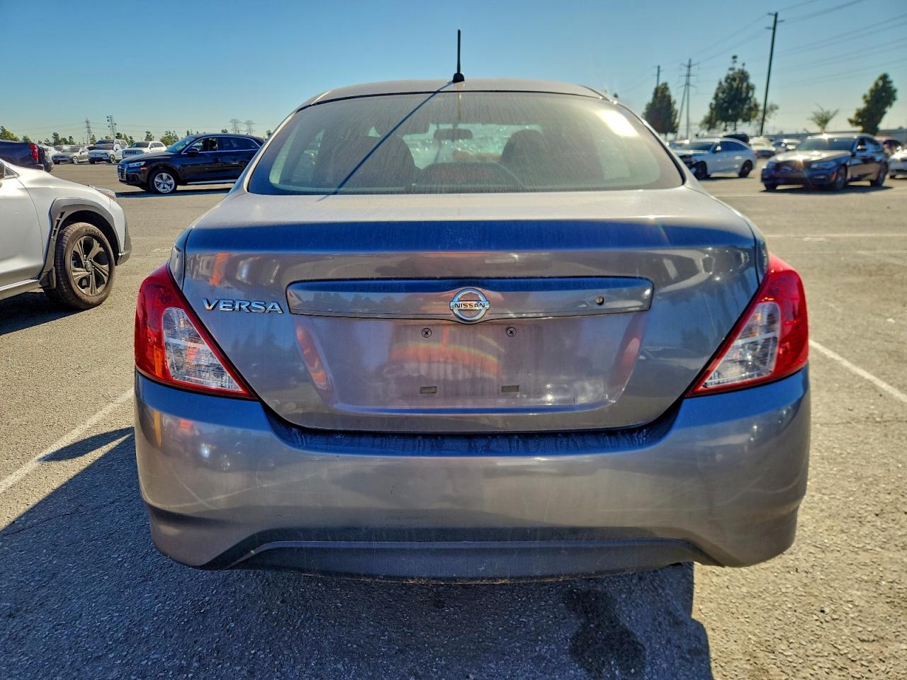 Nissan Versa S Image 2