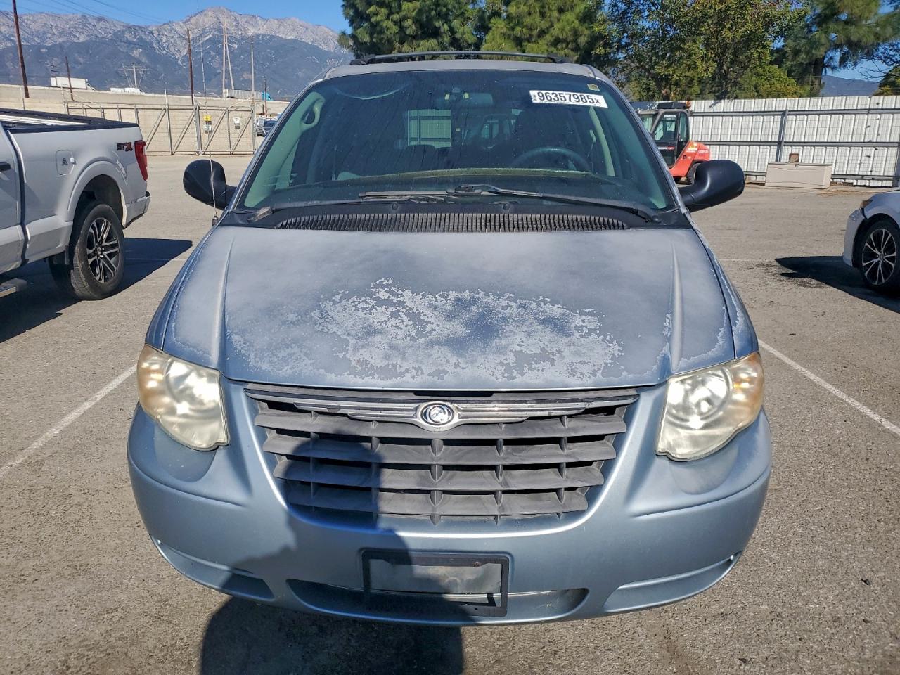 Chrysler Minivan Lx Image 3