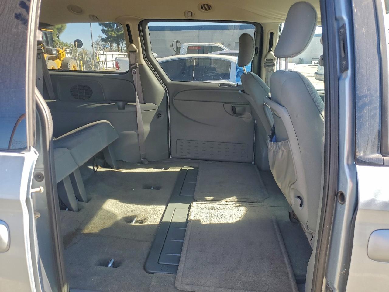 Chrysler Minivan Lx Image 9