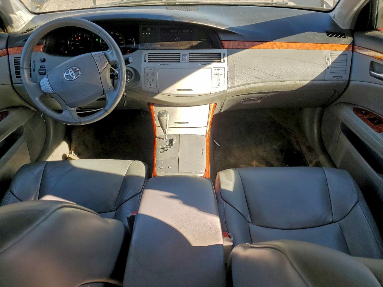 Toyota Avalon Xl Image 3