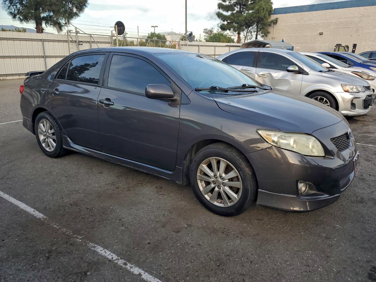 Toyota Corolla Base Image 9