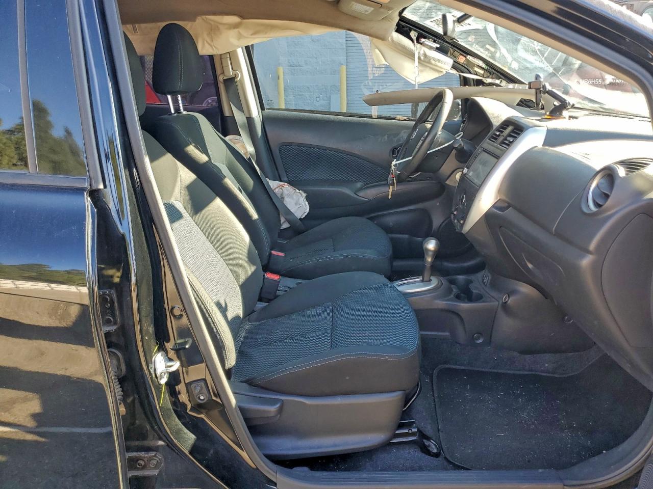 Nissan Versa S Image 6