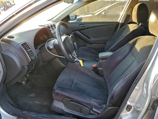 Nissan Altima Base Image 9