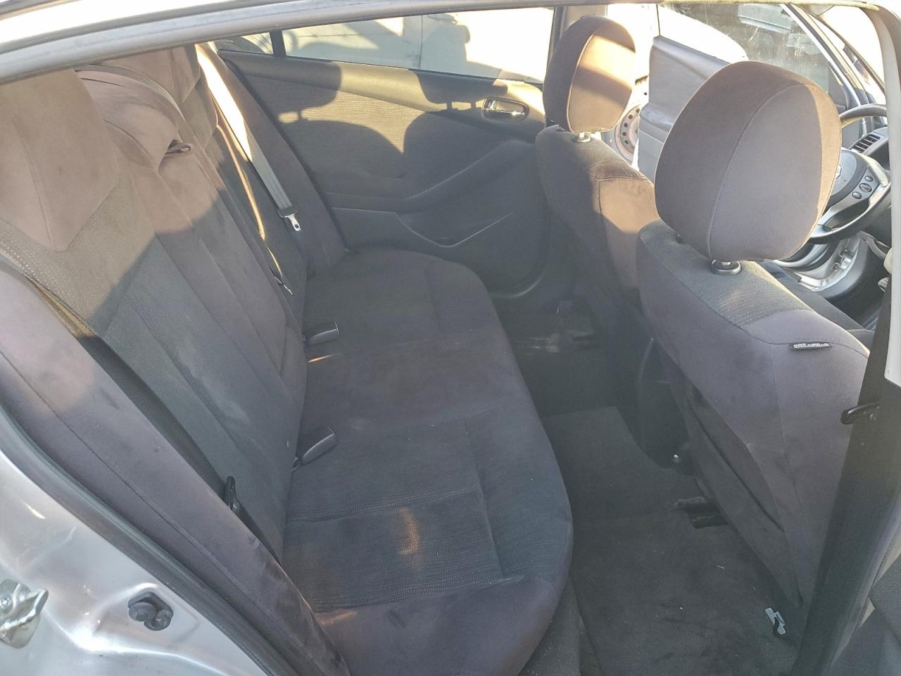 Nissan Altima Base Image 2