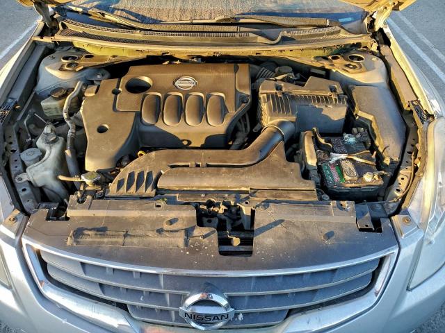 Nissan Altima Base Image 12