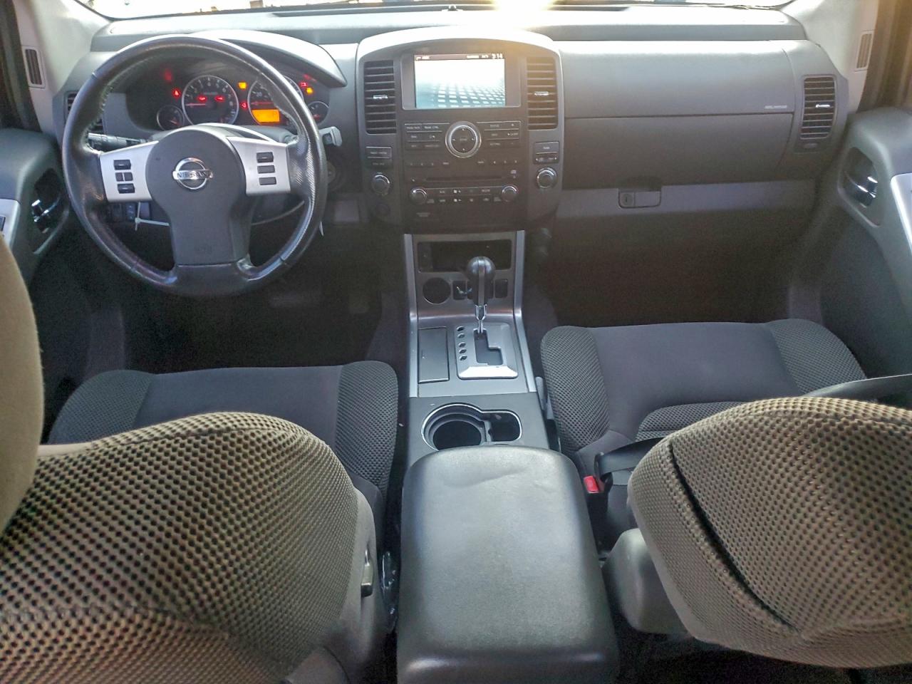 Nissan Pathfinder S Image 8