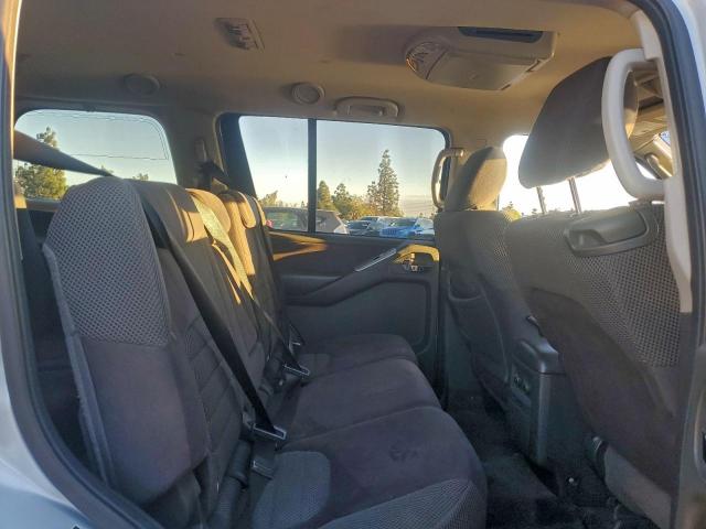 Nissan Pathfinder S Image 11