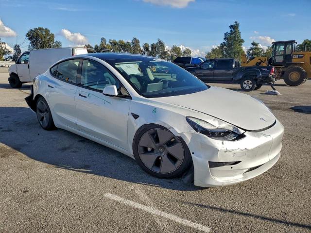 Tesla Model 3 Image 5