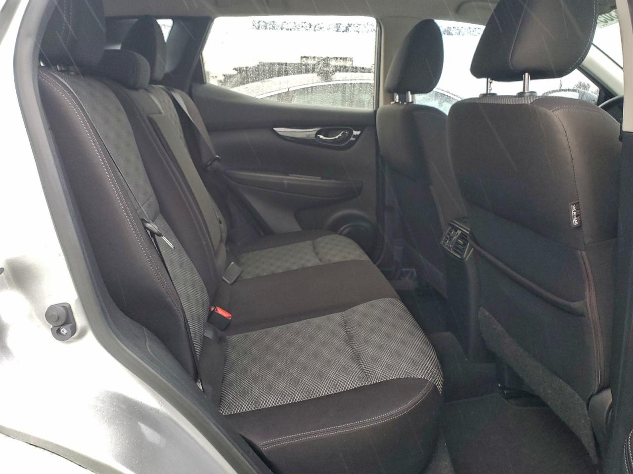 Nissan Rogue S Image 4