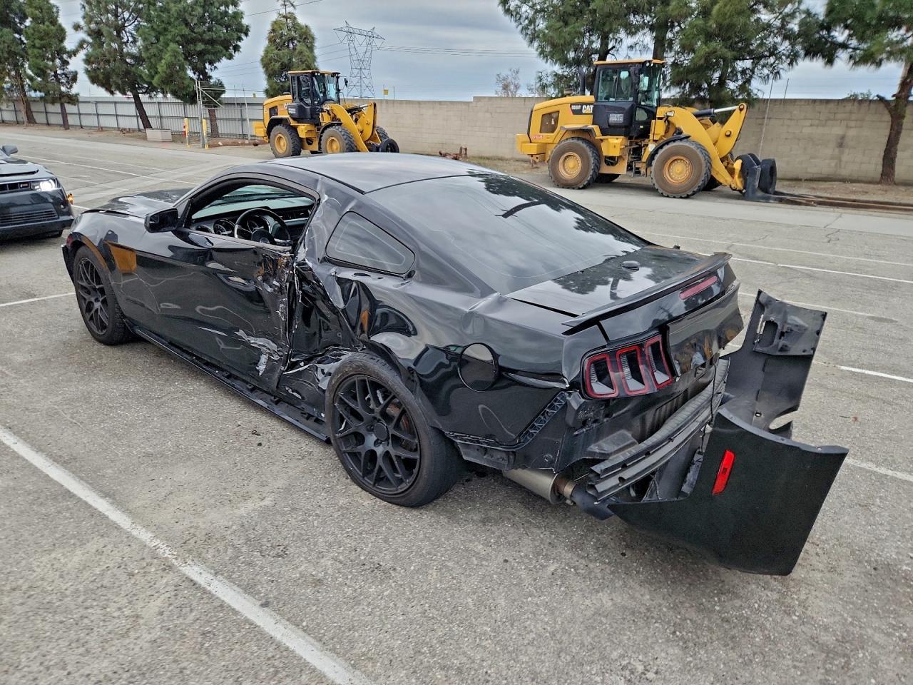 Ford Mustang Image 2