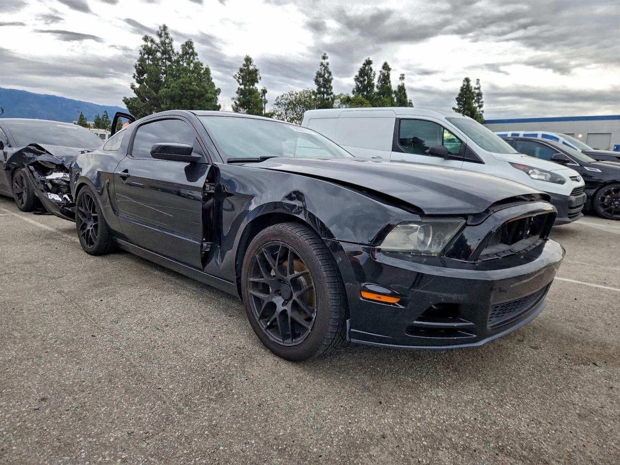Ford Mustang Image 10