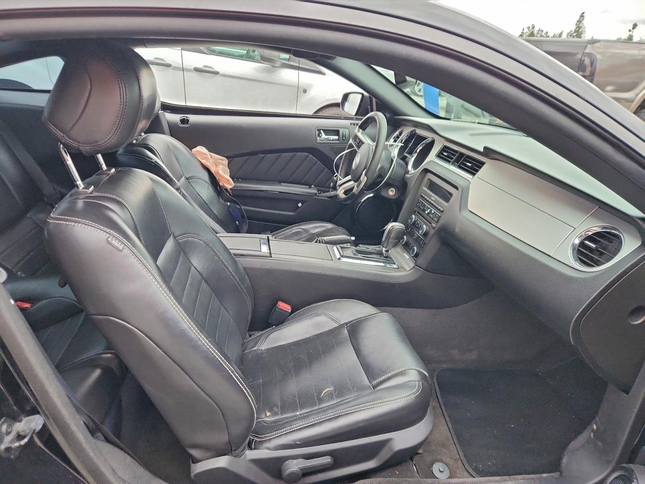 Ford Mustang Image 8