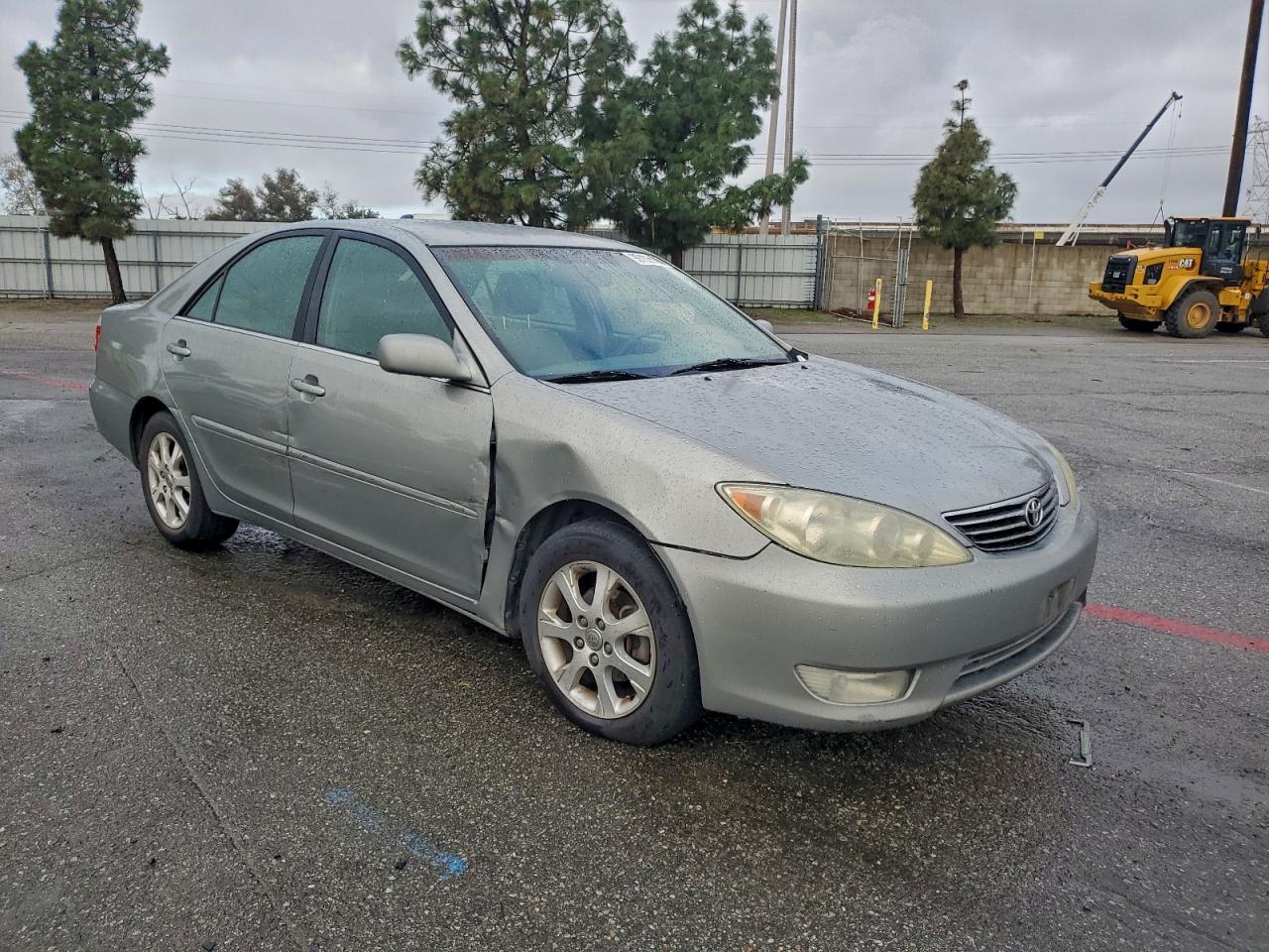 Toyota Camry Le Image 3