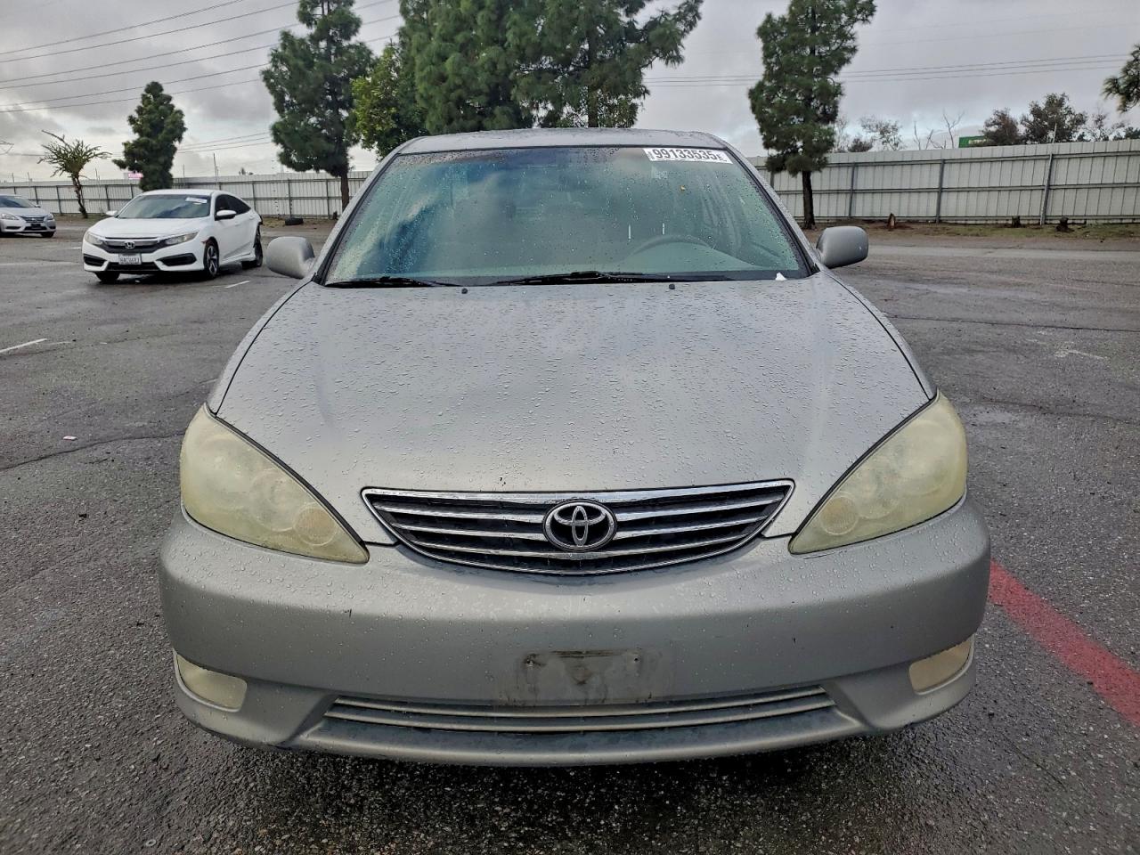 Toyota Camry Le Image 11