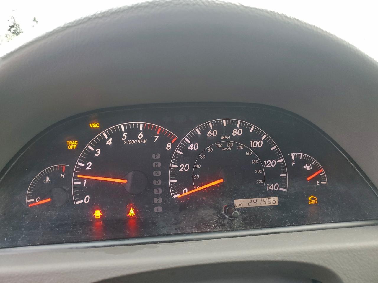 Toyota Camry Le Image 8