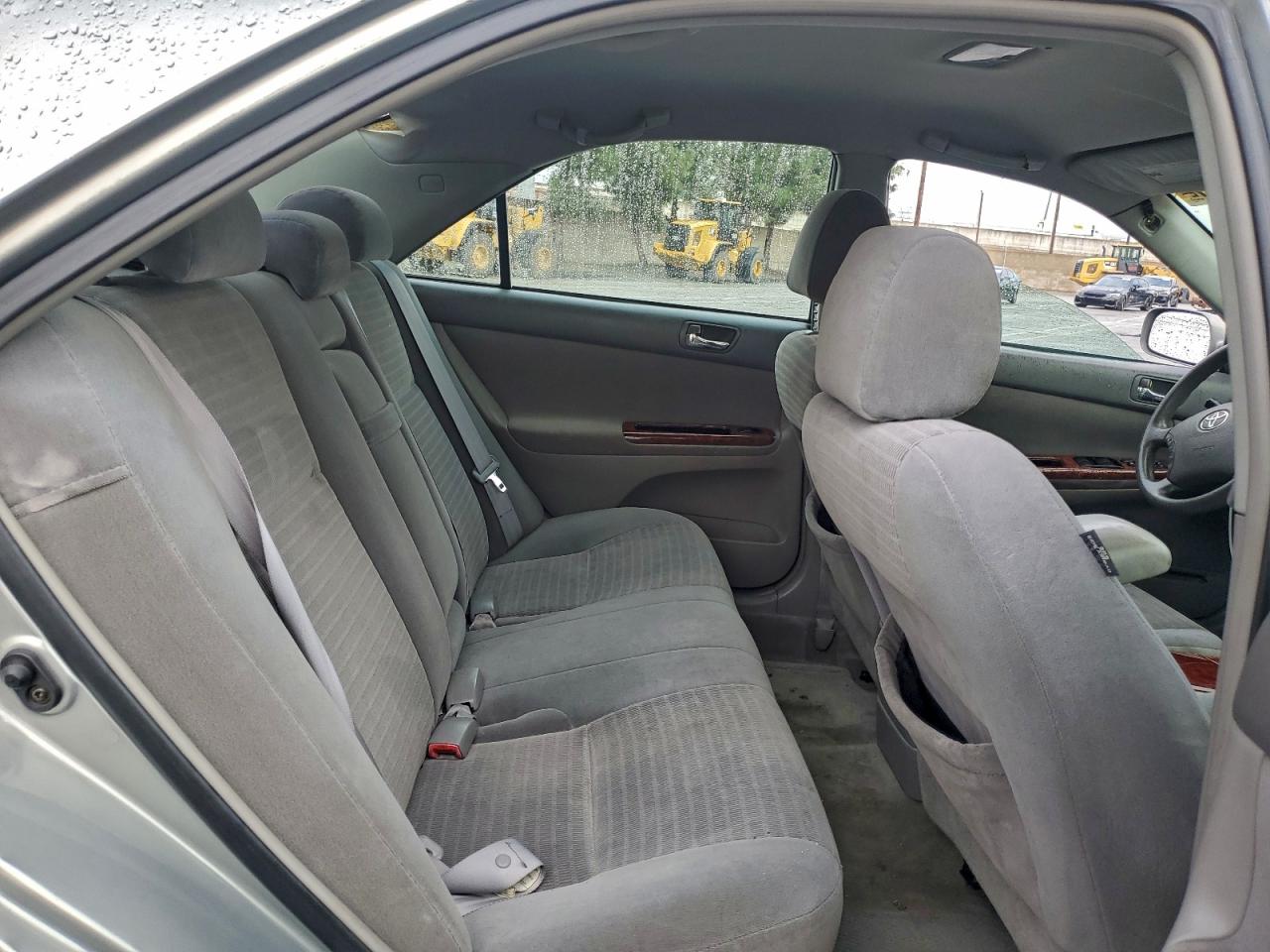 Toyota Camry Le Image 5