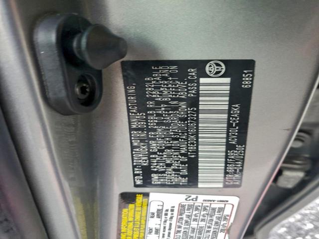 Toyota Camry Le Image 9