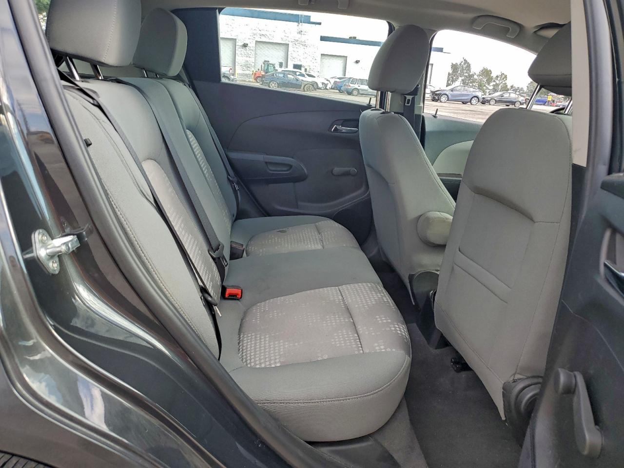 Chevrolet Sonic Ls Image 4