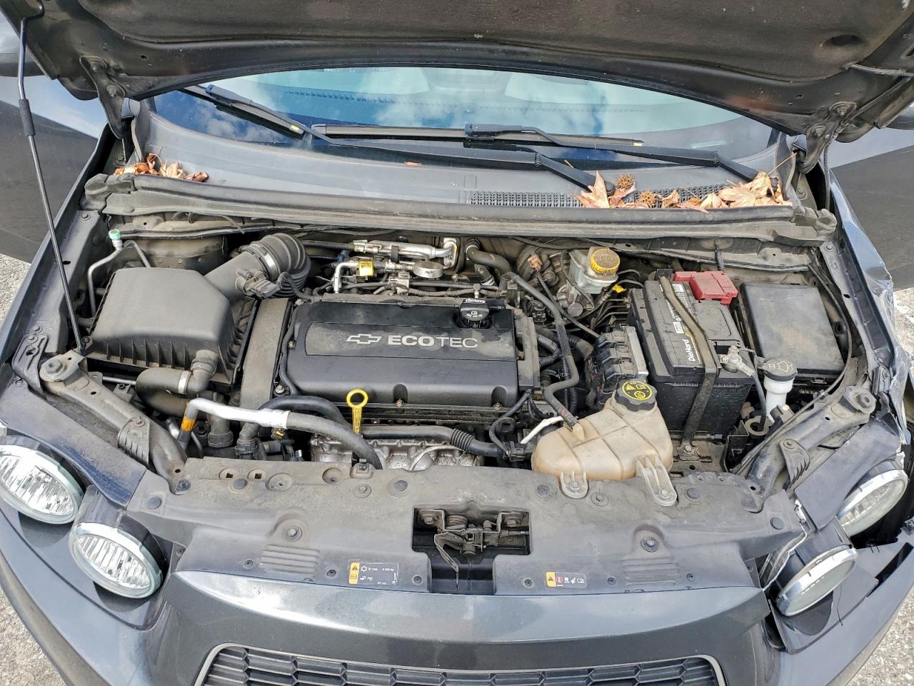 Chevrolet Sonic Ls Image 6