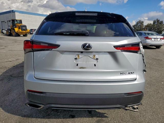 Lexus NX 300 Base Image 12