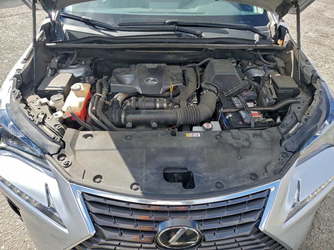 Lexus NX 300 Base Image 8