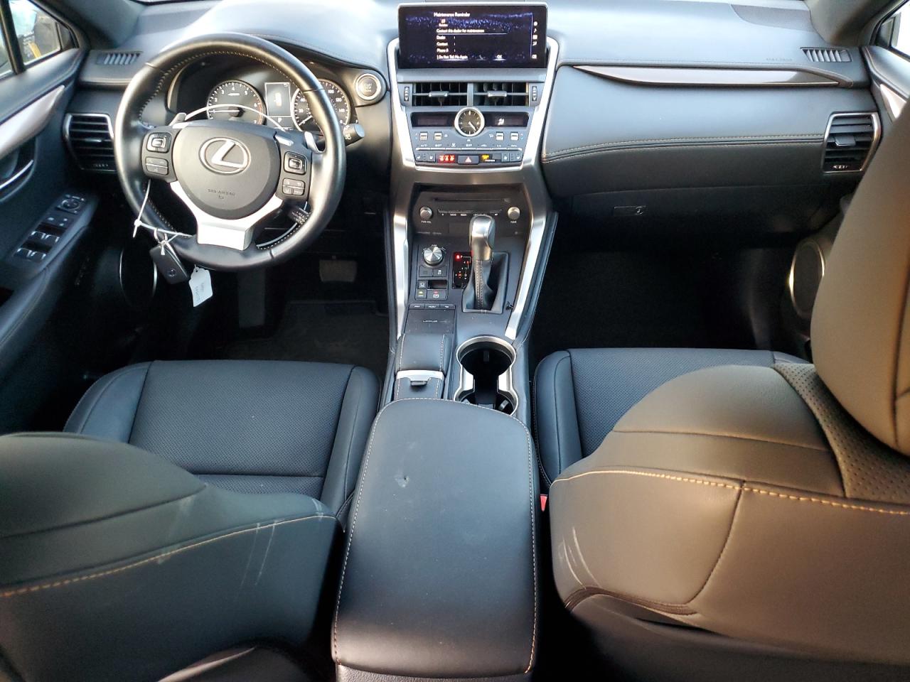 Lexus NX 300 Image 12