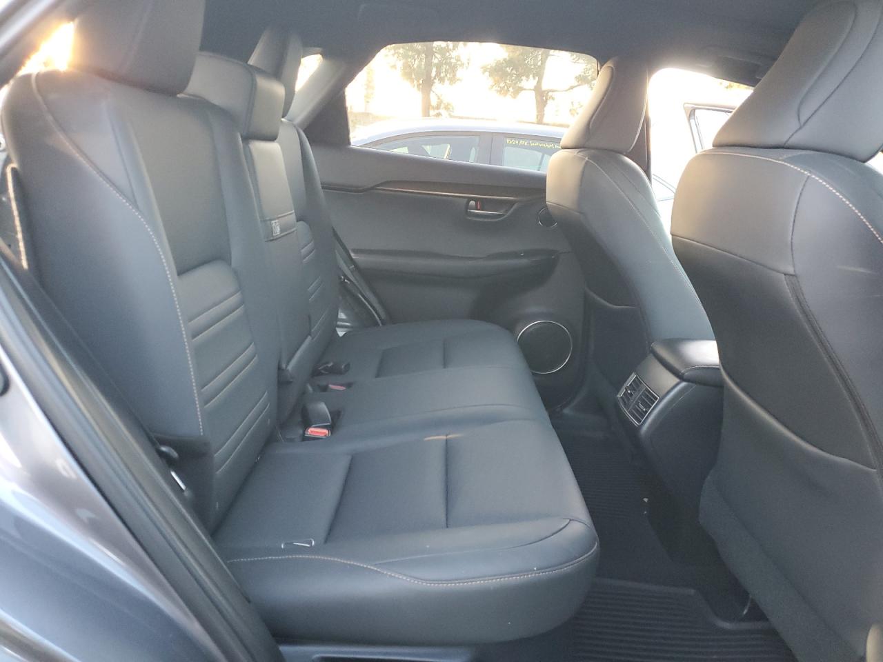 Lexus NX 300 Image 8