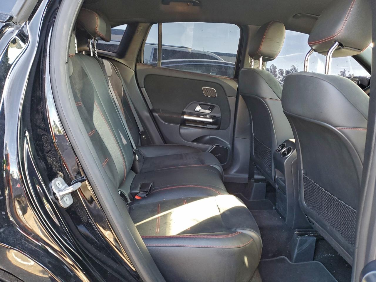 Mercedes-Benz GLA 250 Image 12