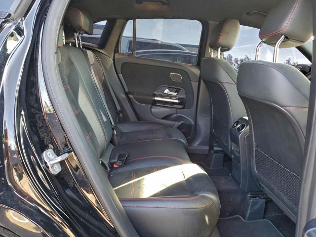 Mercedes-Benz GLA 250 Image 12