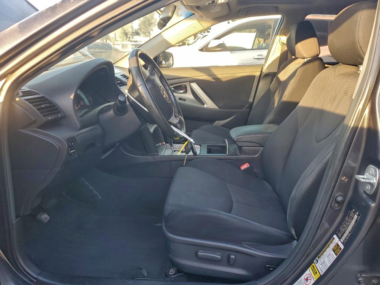 Toyota Camry Base Image 6