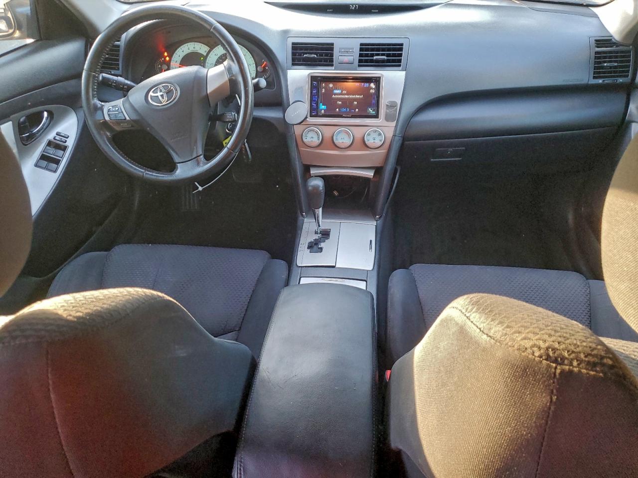 Toyota Camry Base Image 11