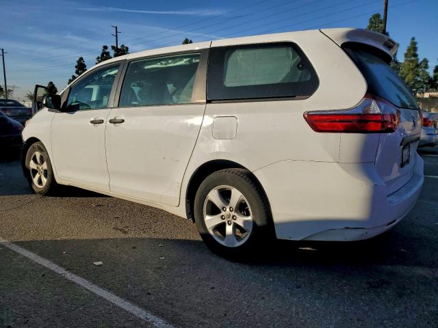 Toyota Sienna Image 2