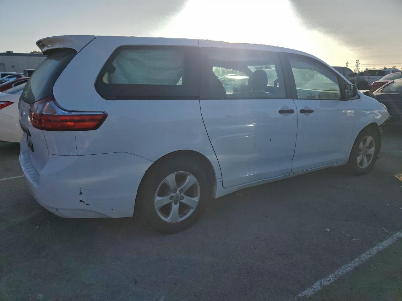 Toyota Sienna Image 3