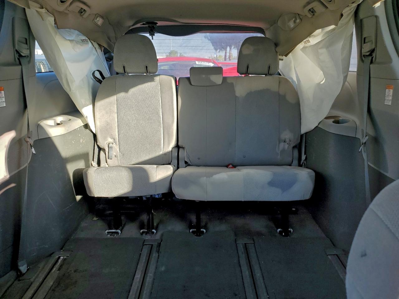 Toyota Sienna Image 11