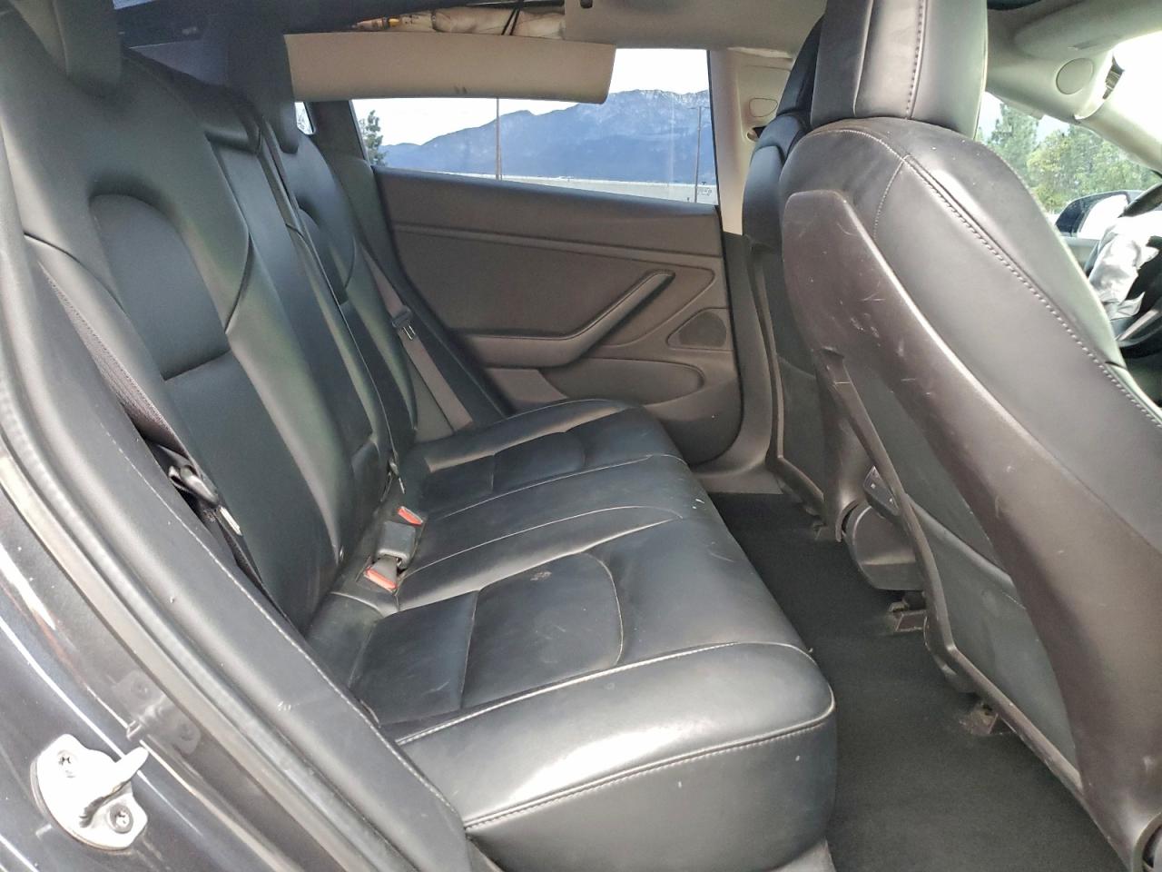 Tesla Model 3 Image 5