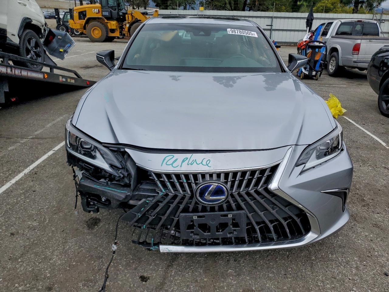 Lexus Es 300h Base Image 9