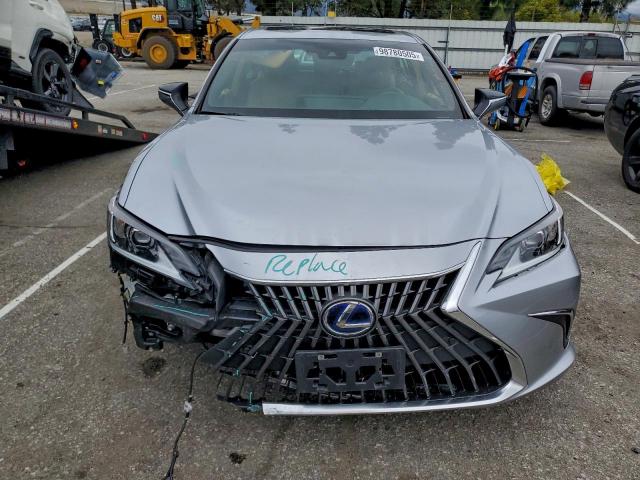 Lexus Es 300h Base Image 9