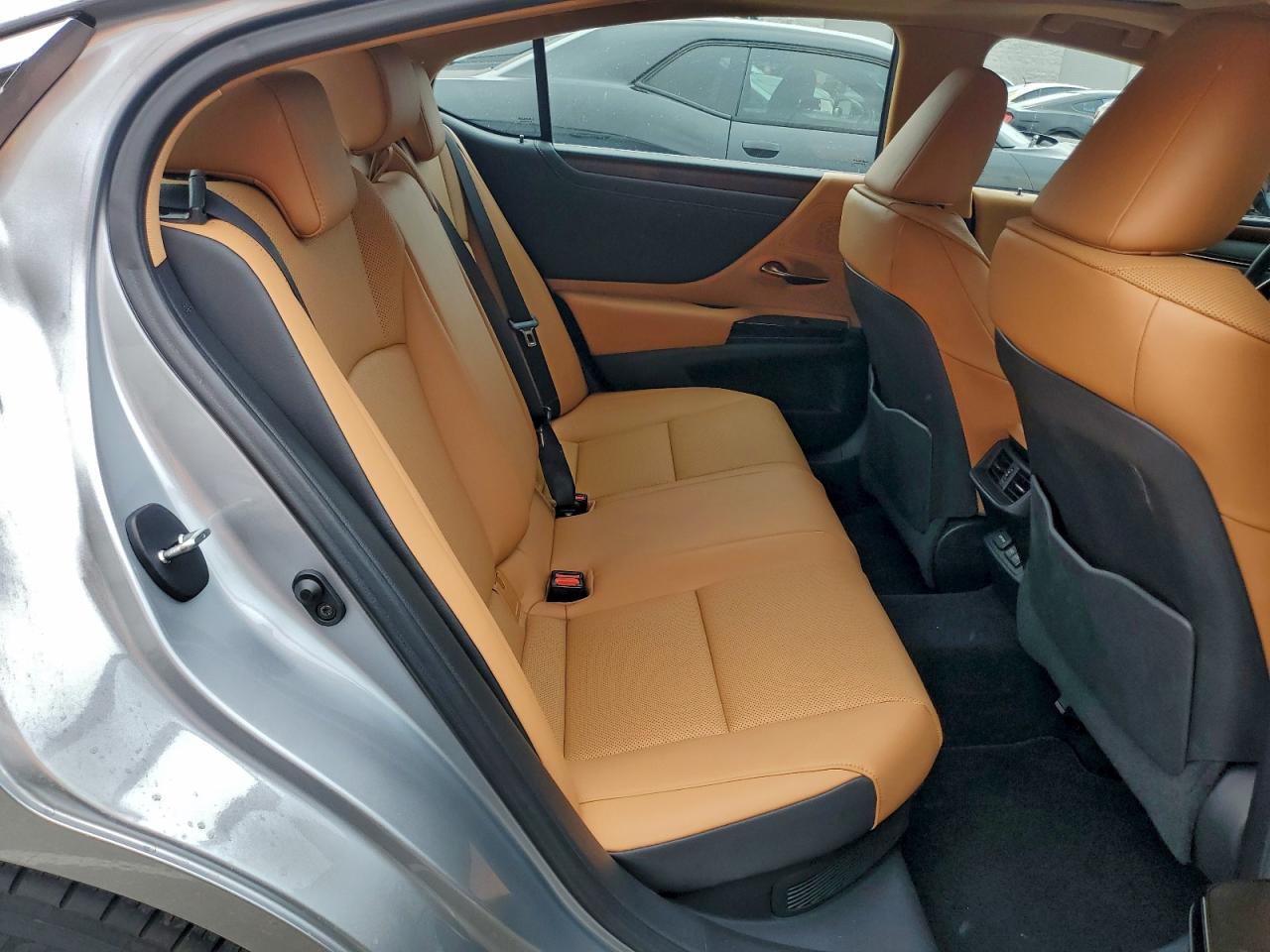 Lexus Es 300h Base Image 3