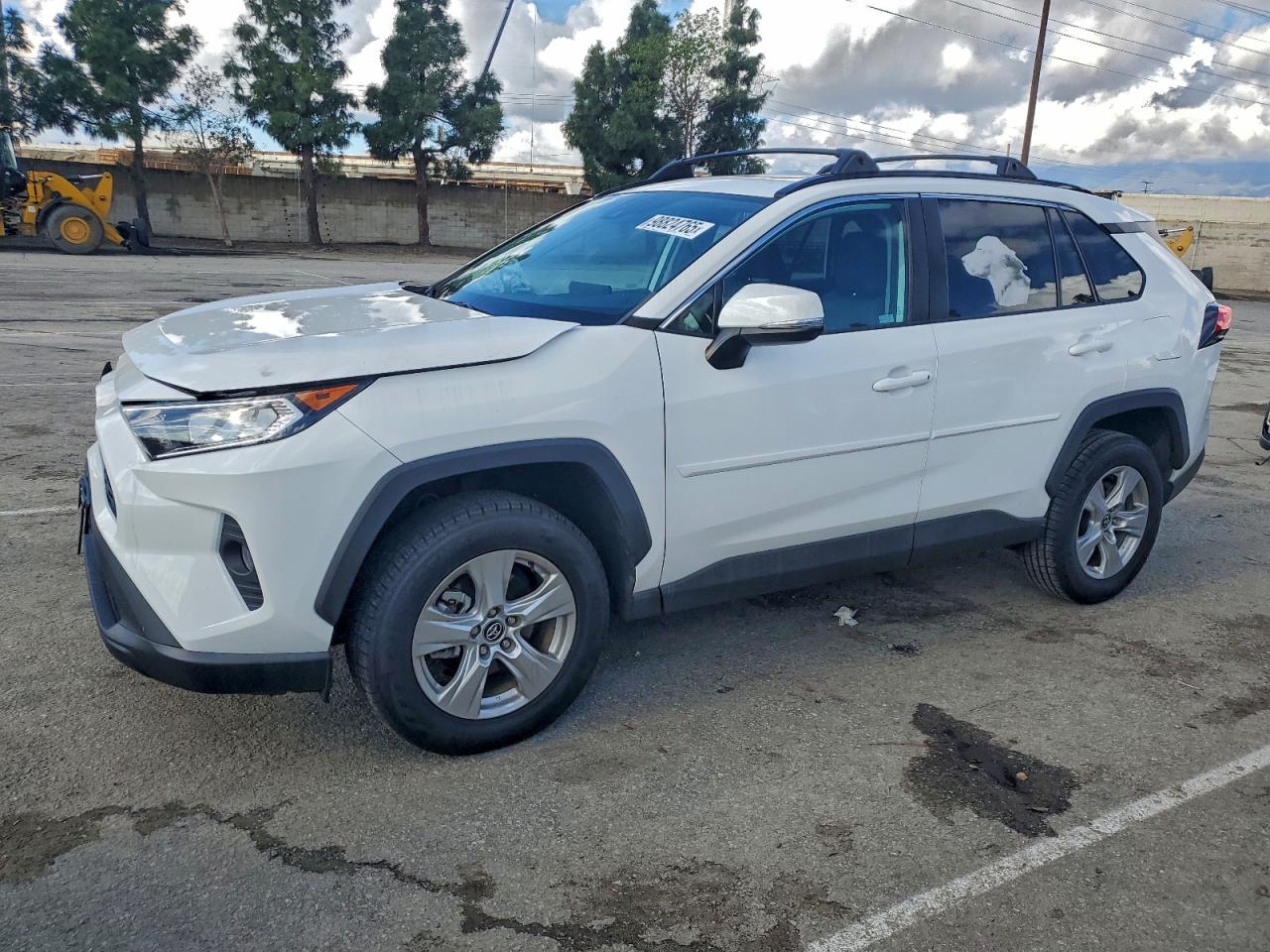 Toyota RAV4 Xle Image 1