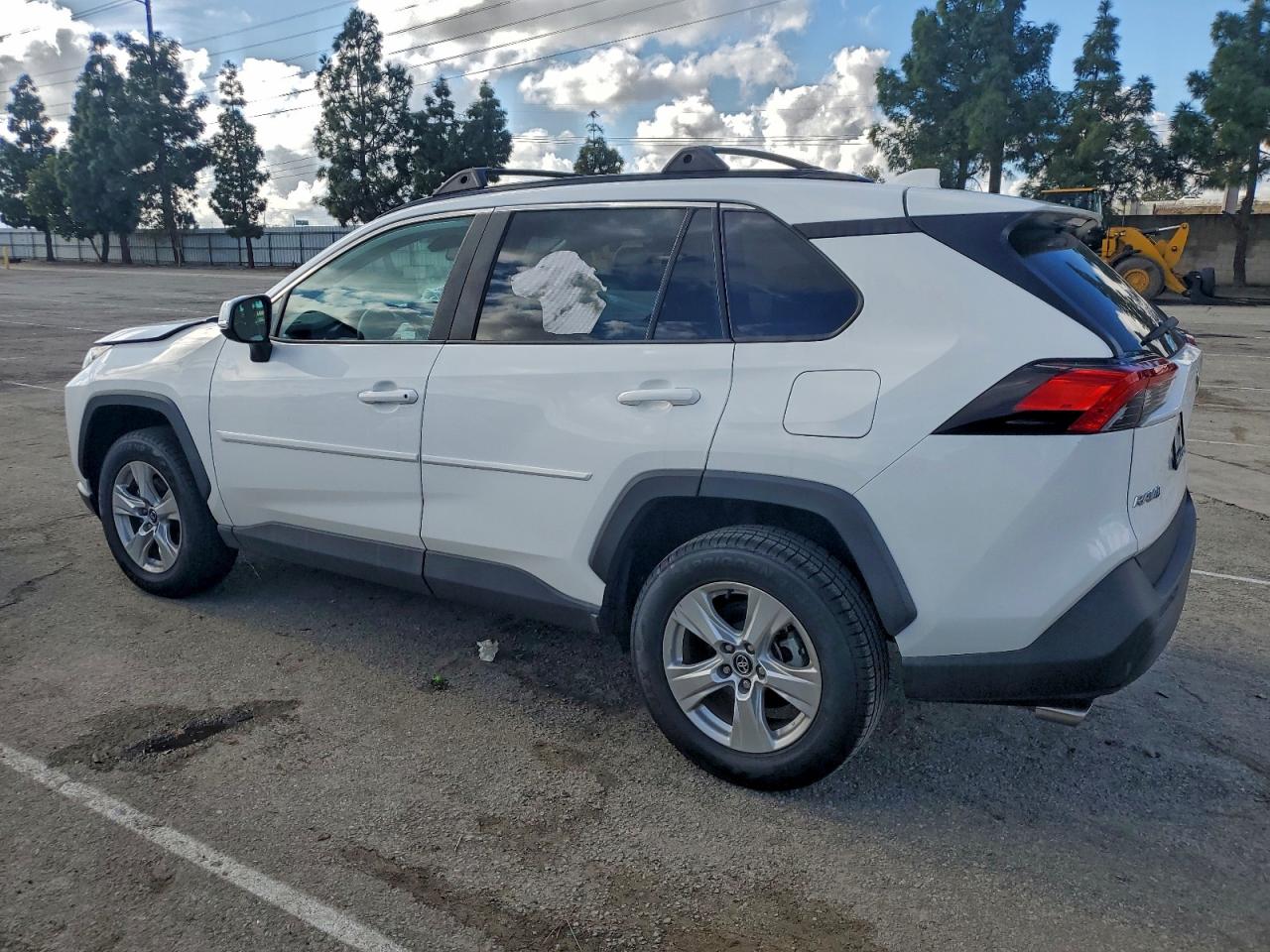 Toyota RAV4 Xle Image 6