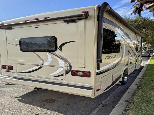 Ford Econoline E450 Super Duty Commercial Stripped Chassis Image 3