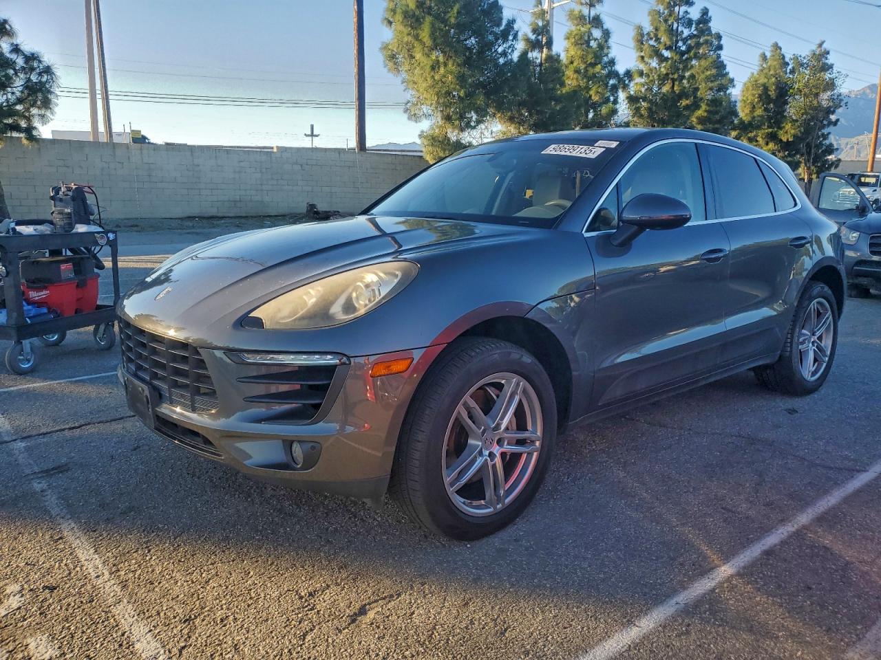 Porsche Macan S Image 1