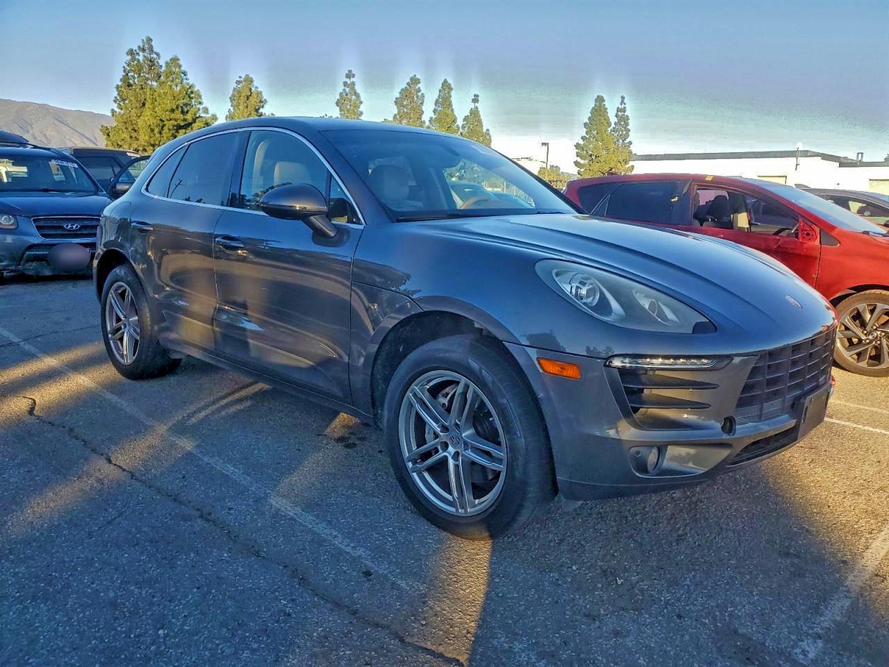 Porsche Macan S Image 8