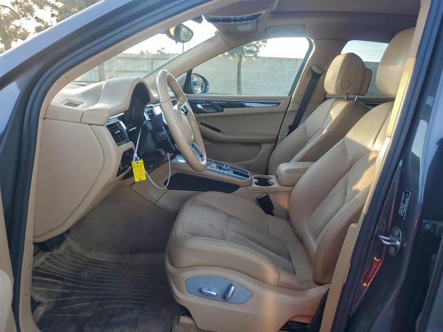 Porsche Macan S Image 10