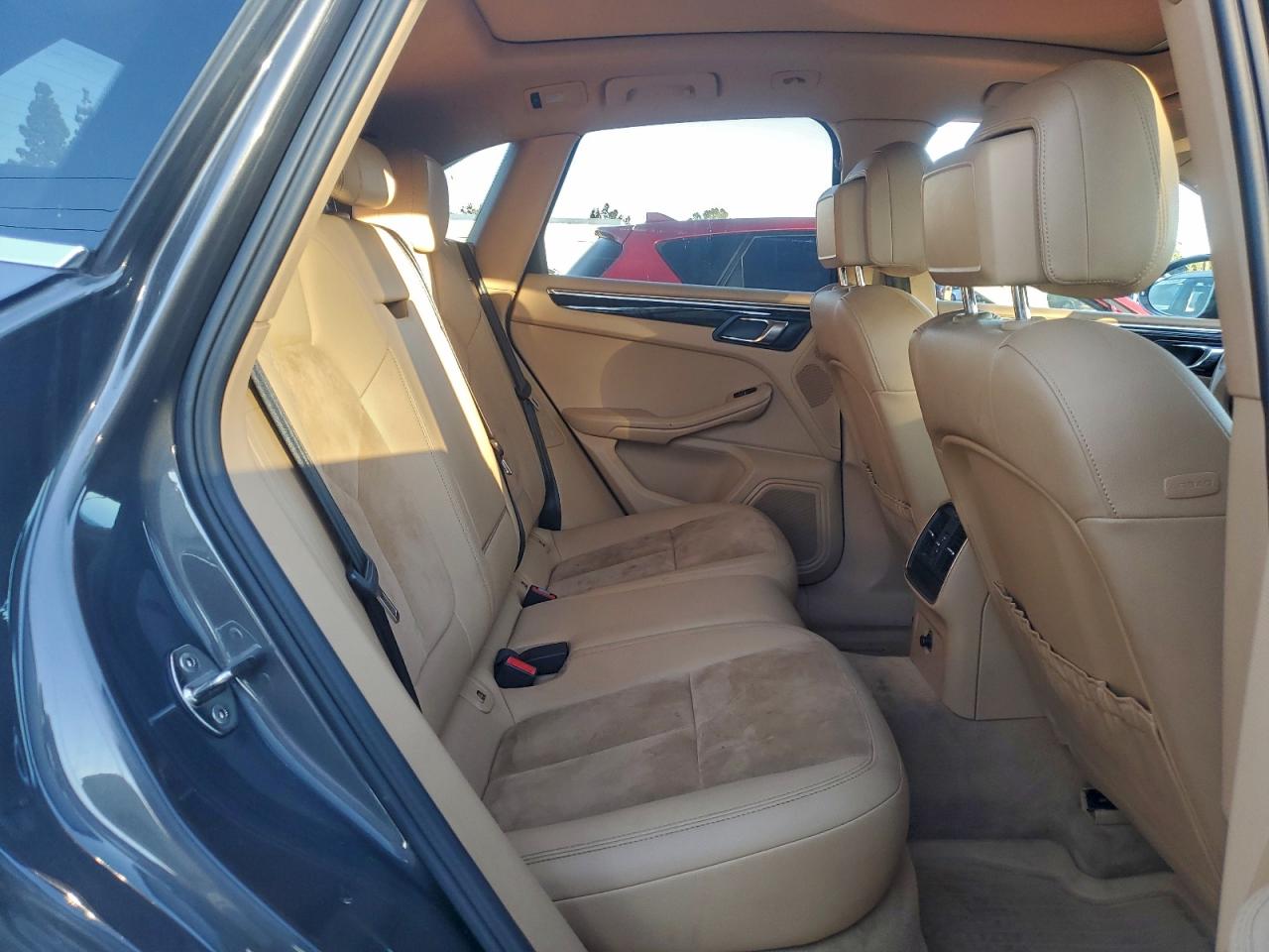 Porsche Macan S Image 6