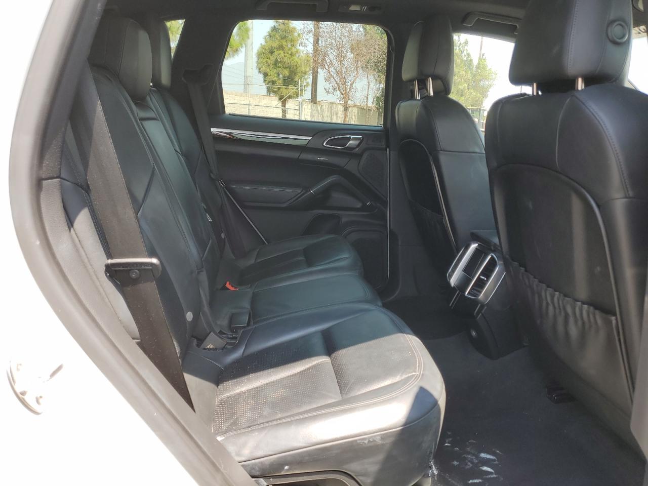 Porsche Cayenne S Image 9